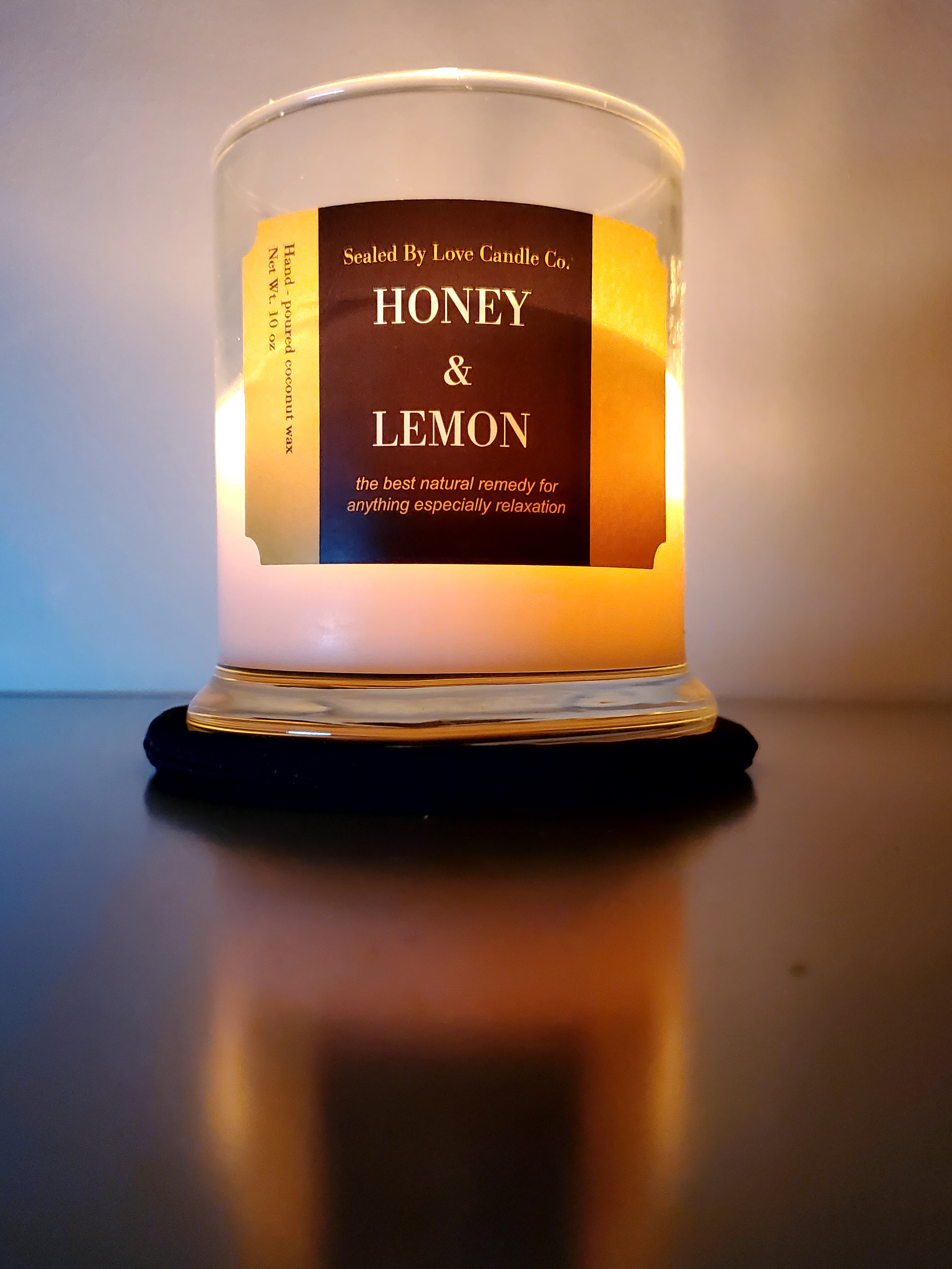 Looking to enhance your relaxation ritual?! Our Honey and Lemon candle provides that soothing and cozy feeling.